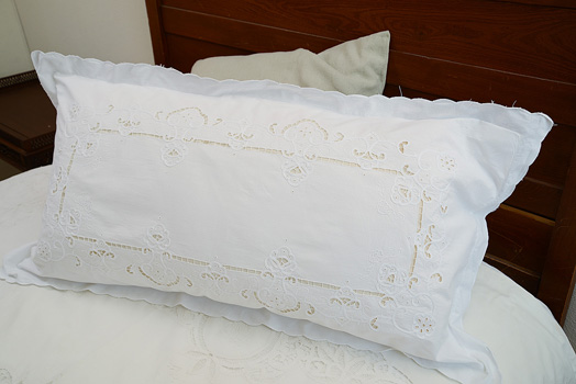 Scalloped Imperial Embroidered Pillow Sham. King Sizes, 2 shams - Click Image to Close